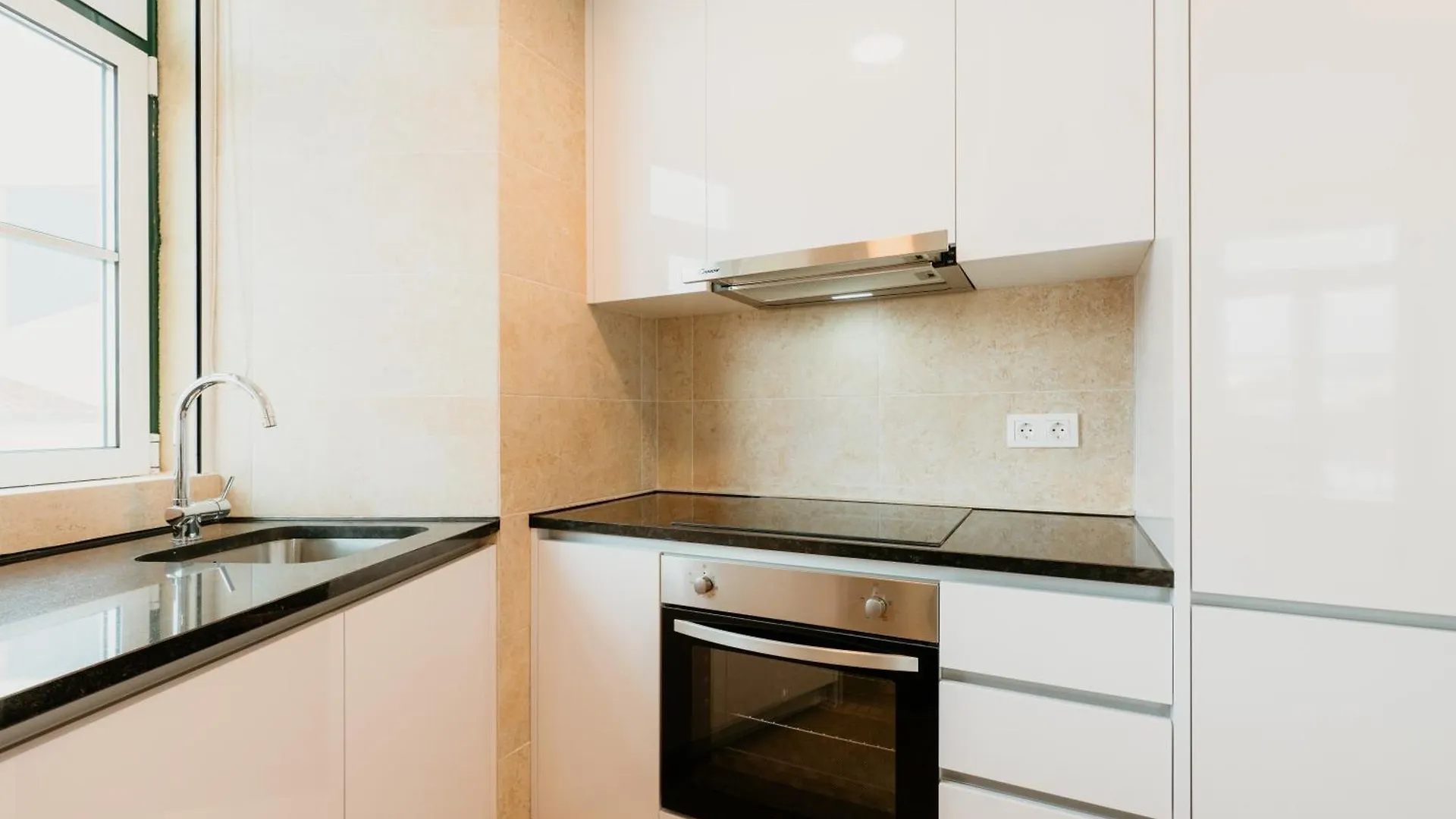 Mary Pink - No 1B - Lovely Two-Bedroom Apartment Lisboa