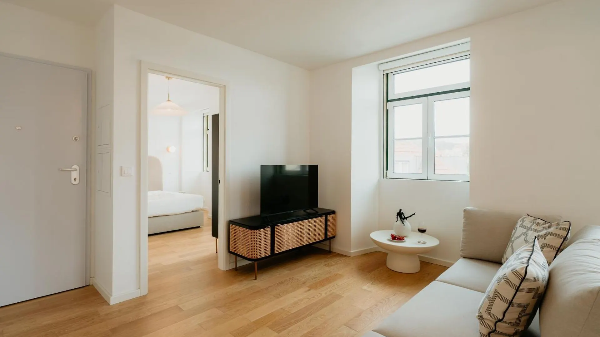 Mary Pink - No 1B - Lovely Two-Bedroom Apartment Lisboa